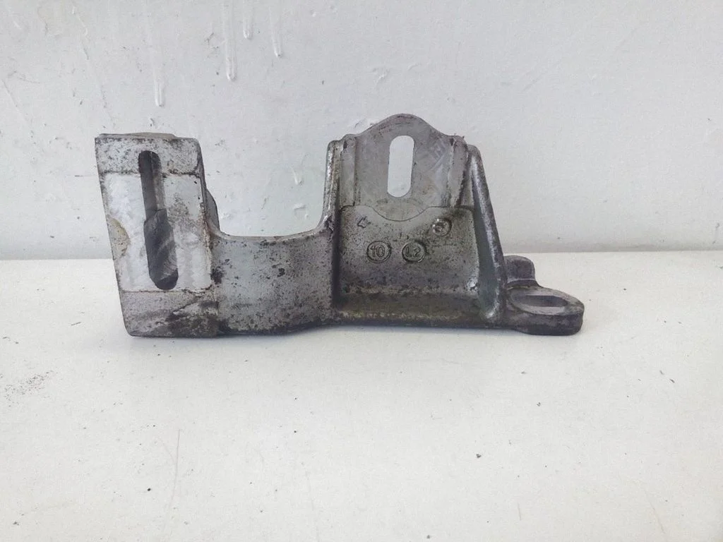 Engine mounting bracket – Ford Galaxy (2000-2006)