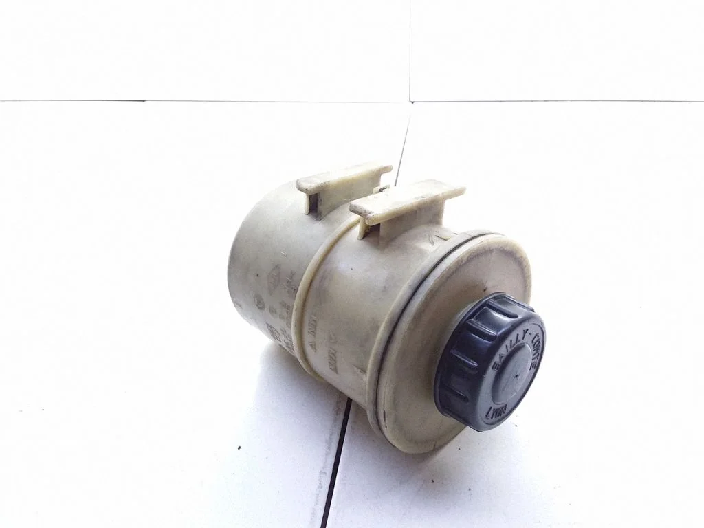 Power steering fluid tank/reservoir 8200005185