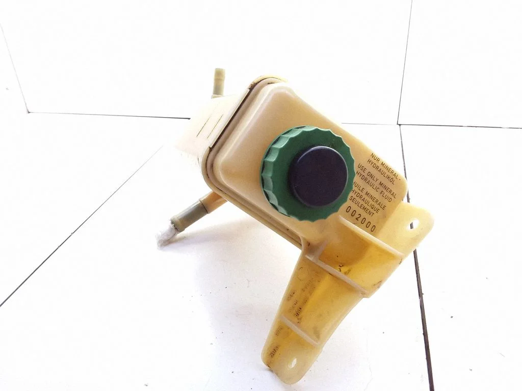 Power steering fluid tank/reservoir
