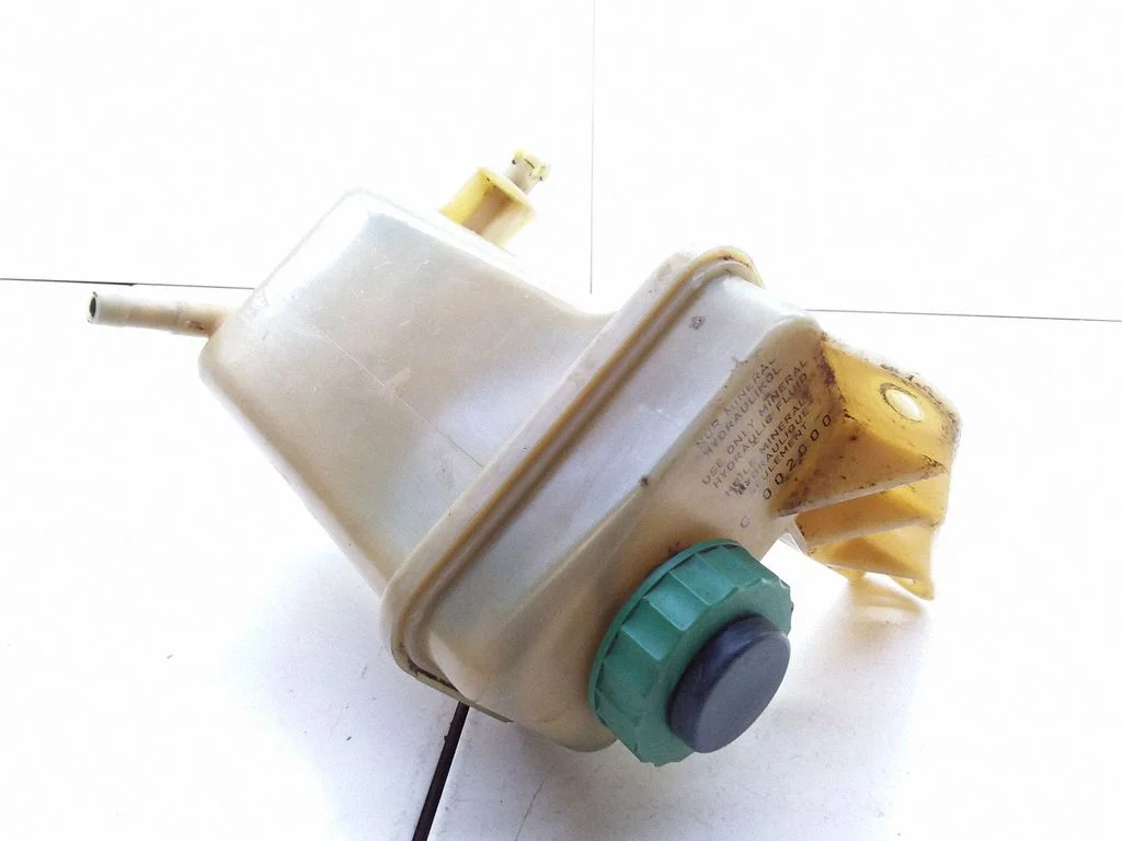 Power steering fluid tank/reservoir