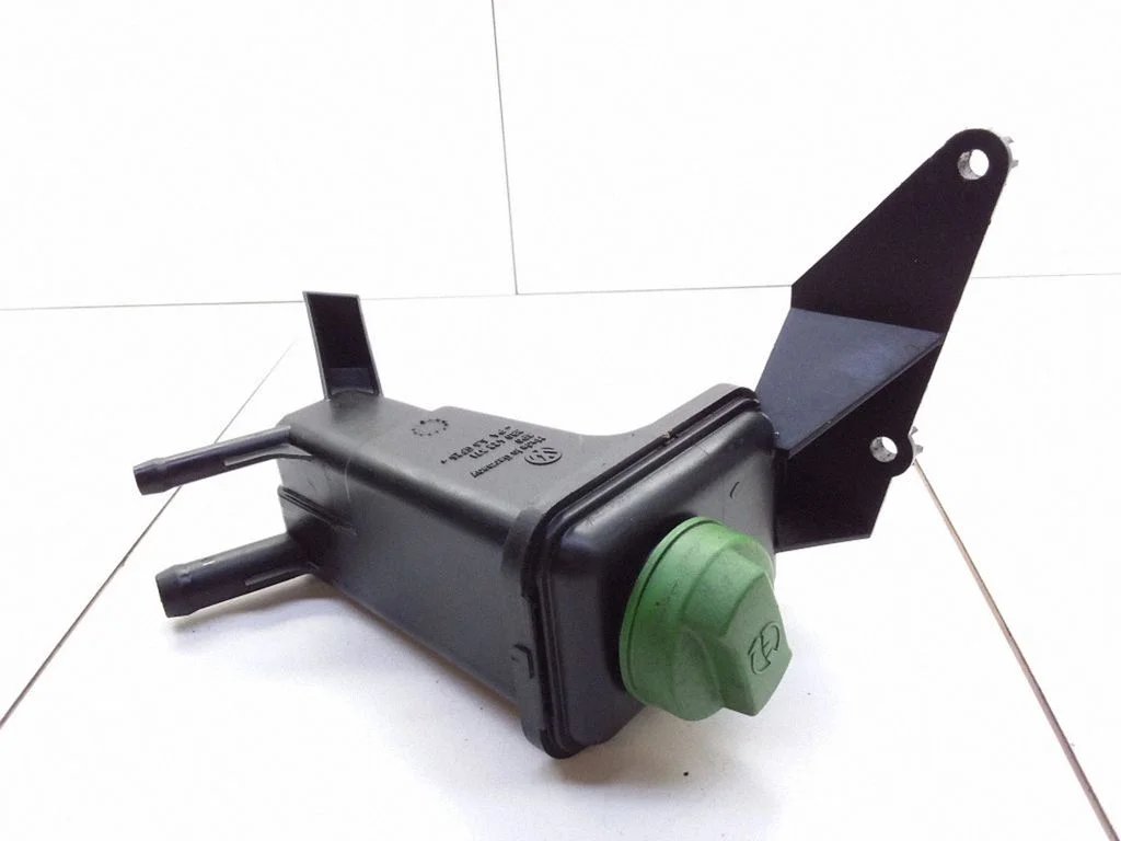 Power steering fluid tank/reservoir – Volkswagen Passat B5.5 (2001-2005)