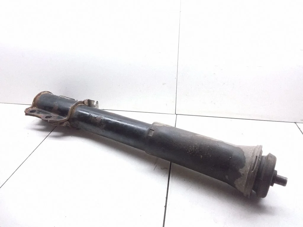 Front shock absorber/damper – Mercedes-Benz Sprinter W901 W902 W903 W904 (1995-2007)