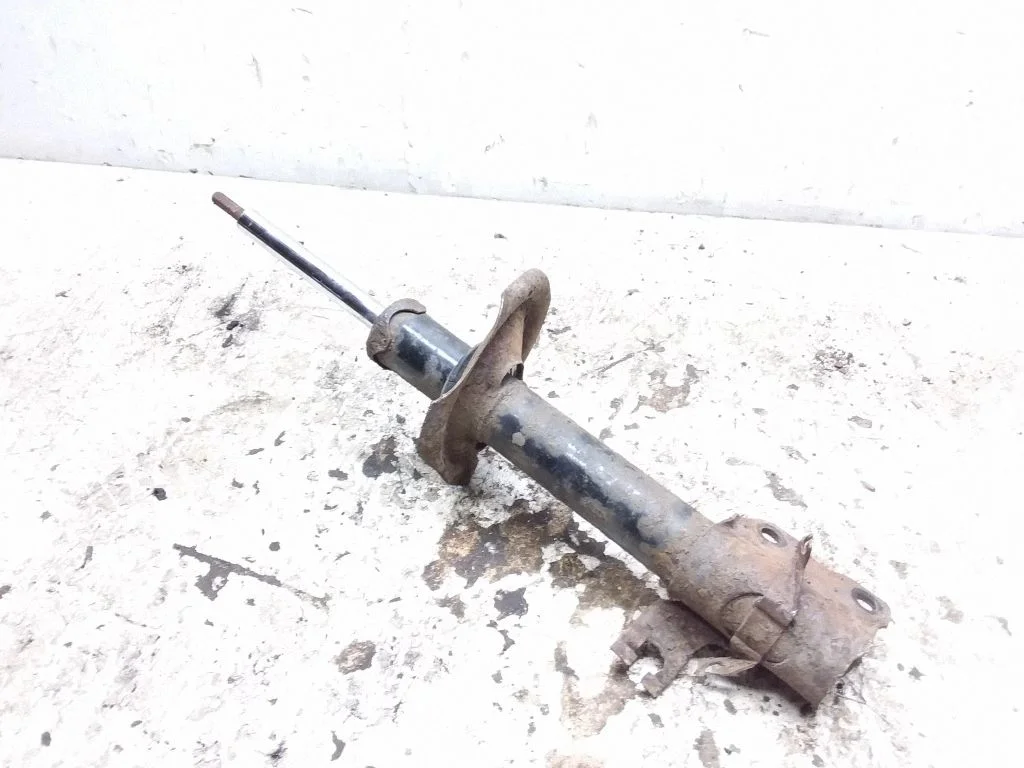 Front shock absorber/damper – Nissan X-Trail T30 (2001-2007)