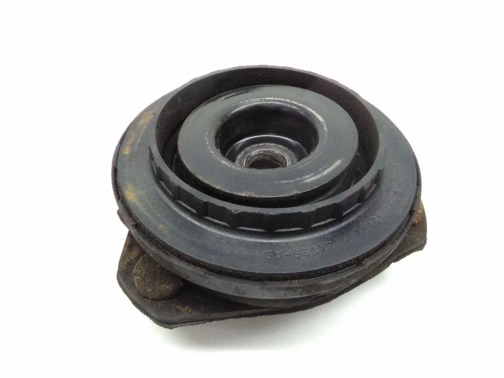 Front upper strut mount – Ford Focus (1998-2004)
