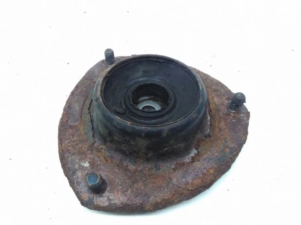 Front upper strut mount – Hyundai Santa Fe (2000-2006)