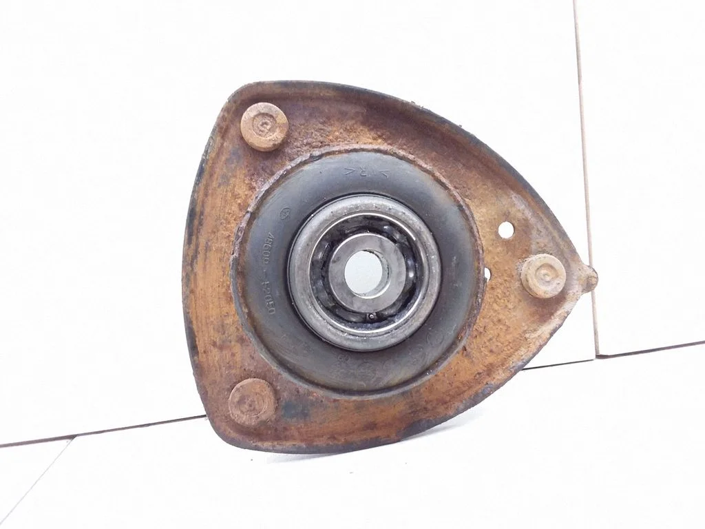 Front upper strut mount – Toyota Yaris Verso (1999-2005)