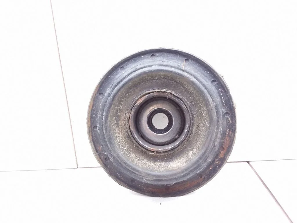 Front upper strut mount – Volkswagen Golf III (1992-1997)