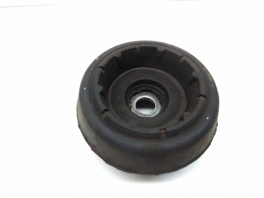 Front upper strut mount – Volkswagen Vento (1992-1998)