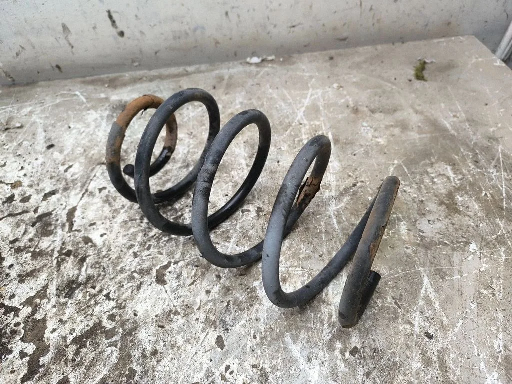 Front coil spring – Ford Galaxy (2000-2006)