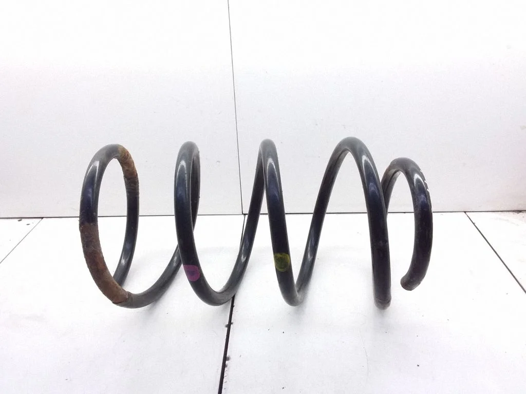 Front coil spring – Toyota Matrix (E130) (2001-2008)