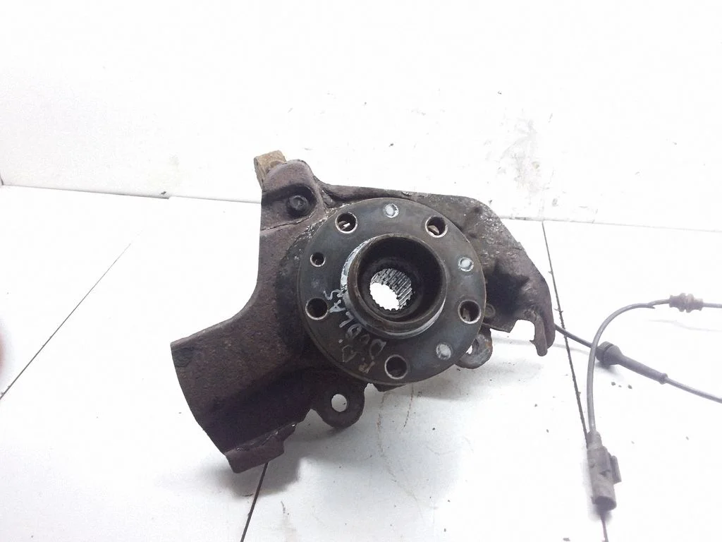 Front wheel hub – right