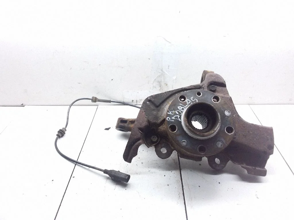Front wheel hub – left