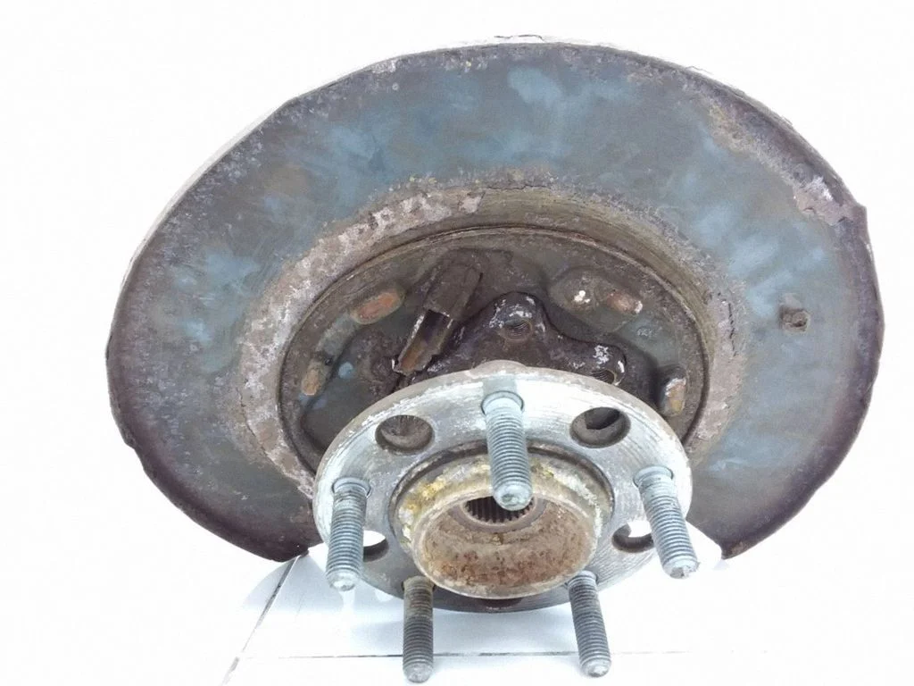 Front wheel hub – left