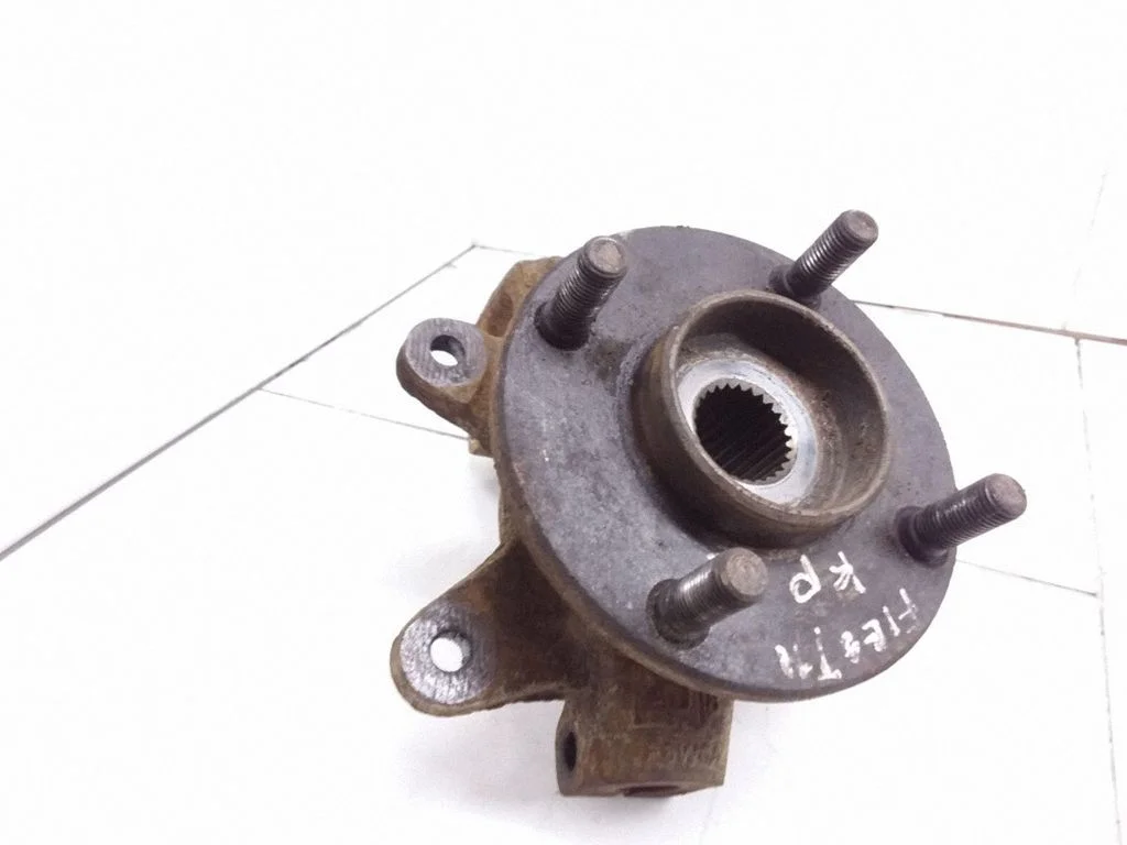 Front wheel hub – left