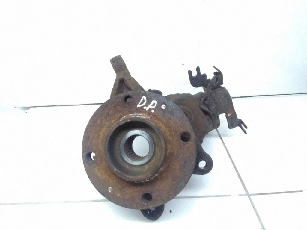 Front wheel hub – right