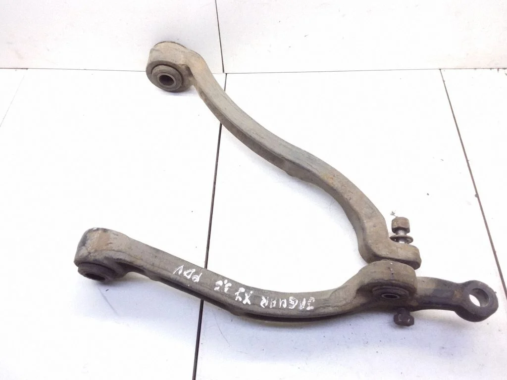 Front lower control arm/wishbone – front right