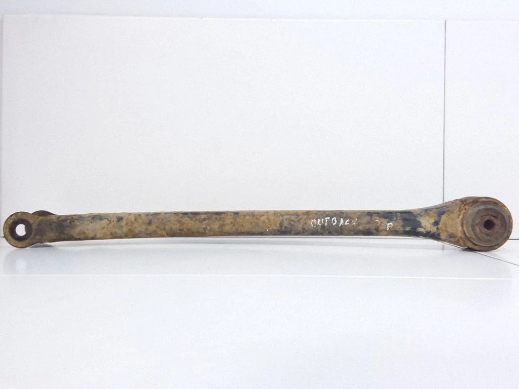 Front lower control arm/wishbone – front right