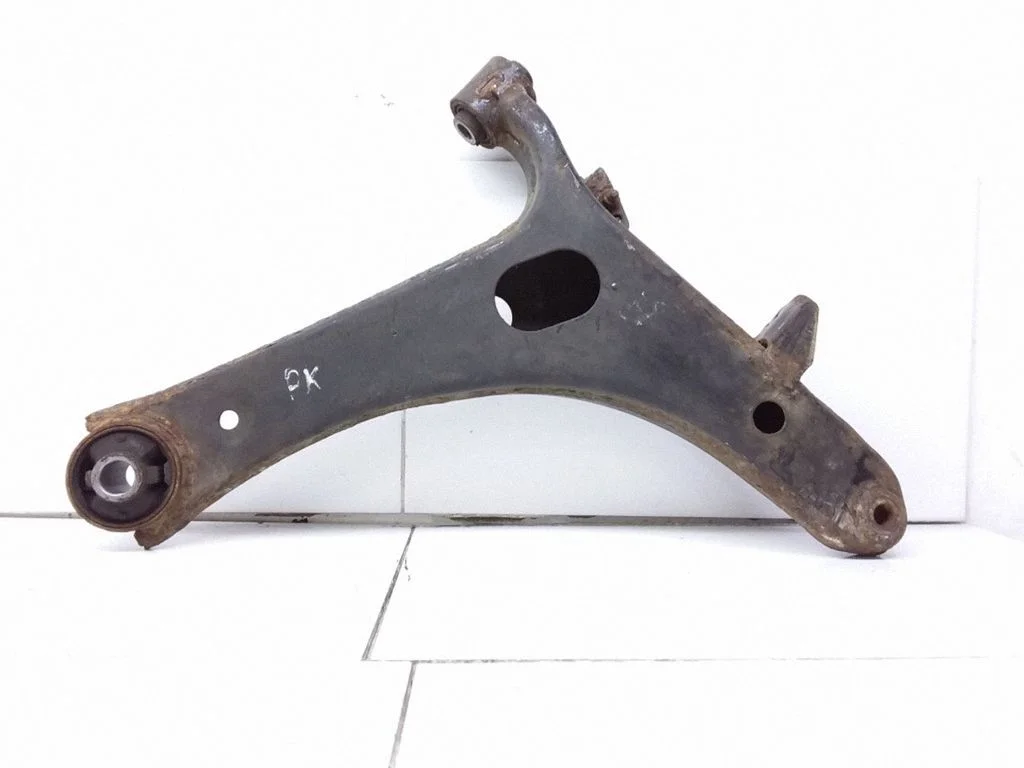 Front lower control arm/wishbone – left