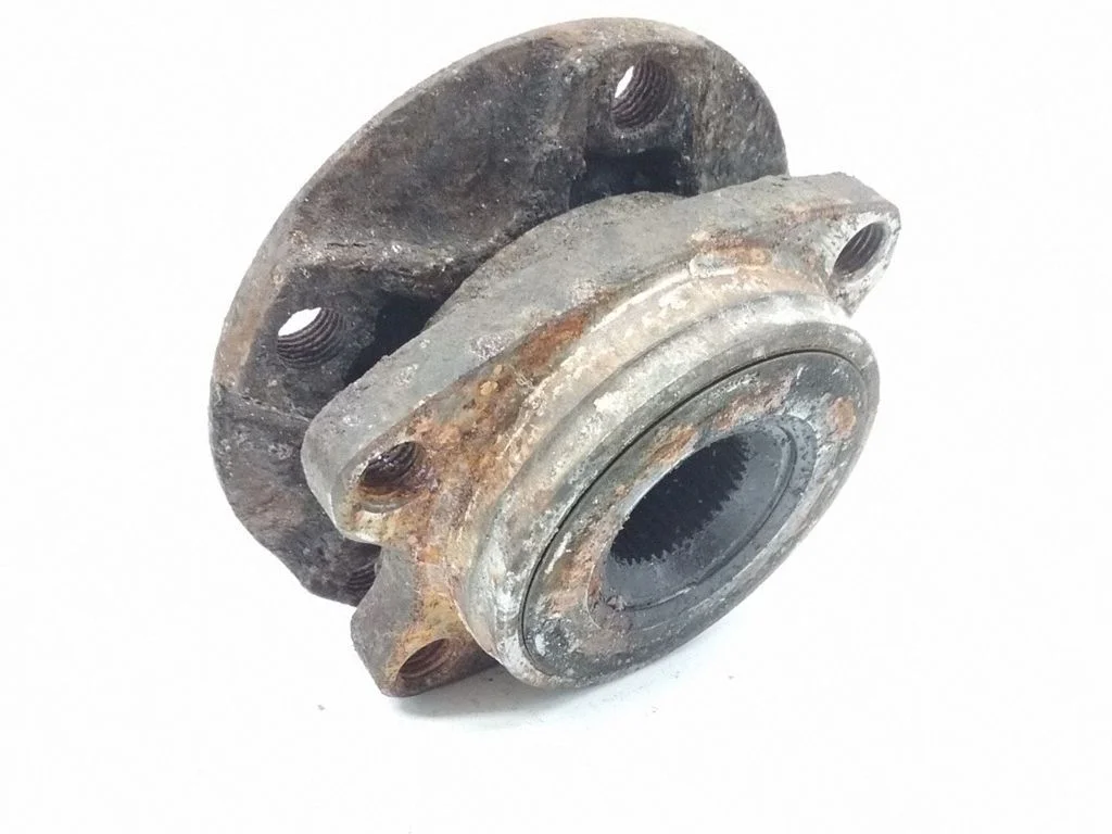 Front wheel hub