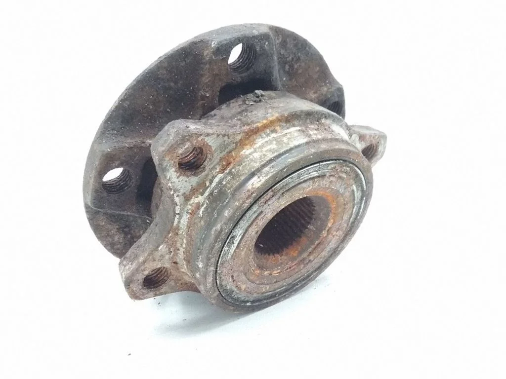 Front wheel hub