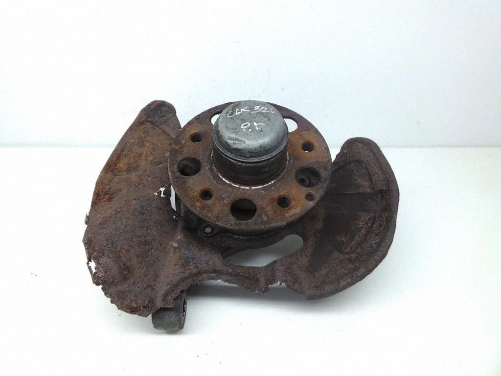 Front wheel hub – right