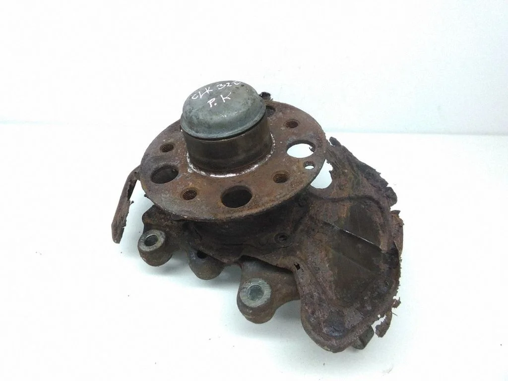 Front wheel hub – left