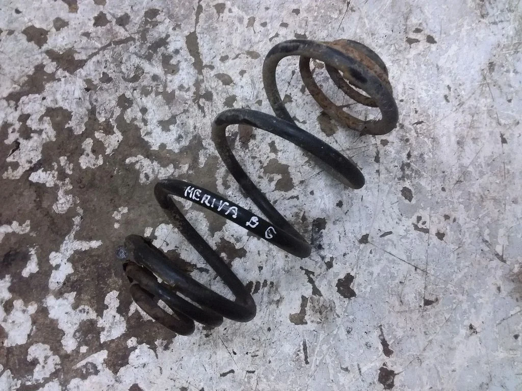Rear coil spring – right