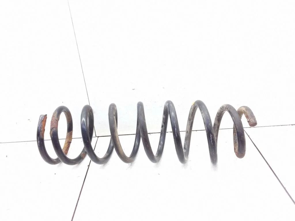 Tagumine keerdvedru – Toyota Corolla Verso E121 (2001-2004)