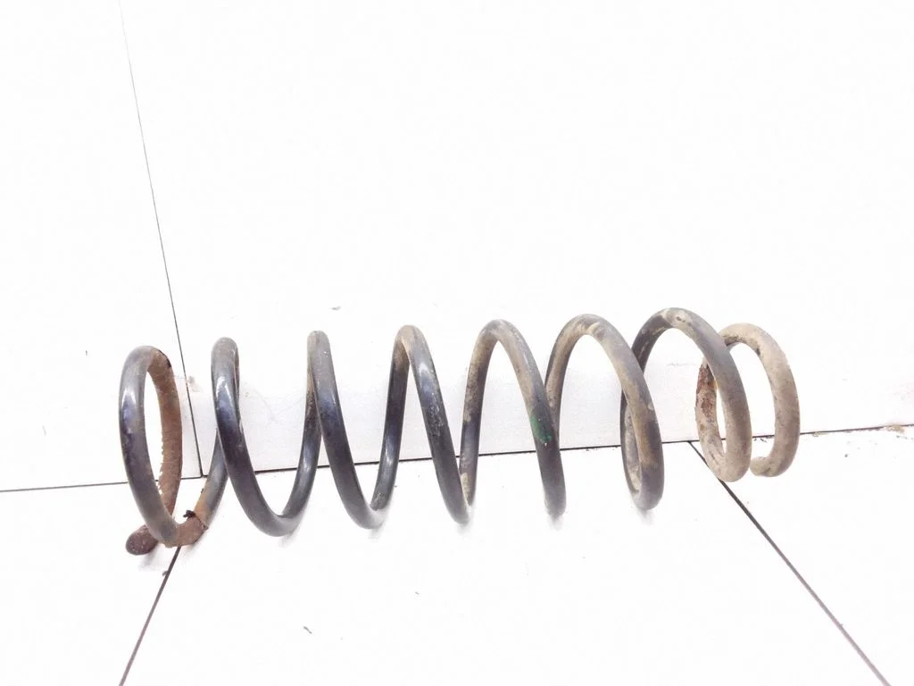 Tagumine keerdvedru – Toyota Corolla Verso E121 (2001-2004)