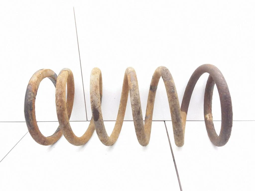 Rear coil spring – Toyota Previa (XR30, XR40) II (2000-2006)