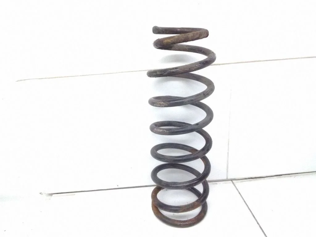 Rear coil spring – Toyota Matrix (E130) (2001-2008)