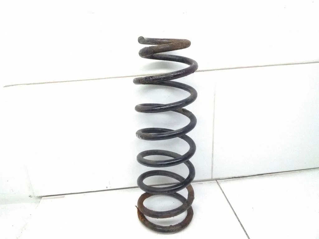 Rear coil spring – Toyota Matrix (E130) (2001-2008)