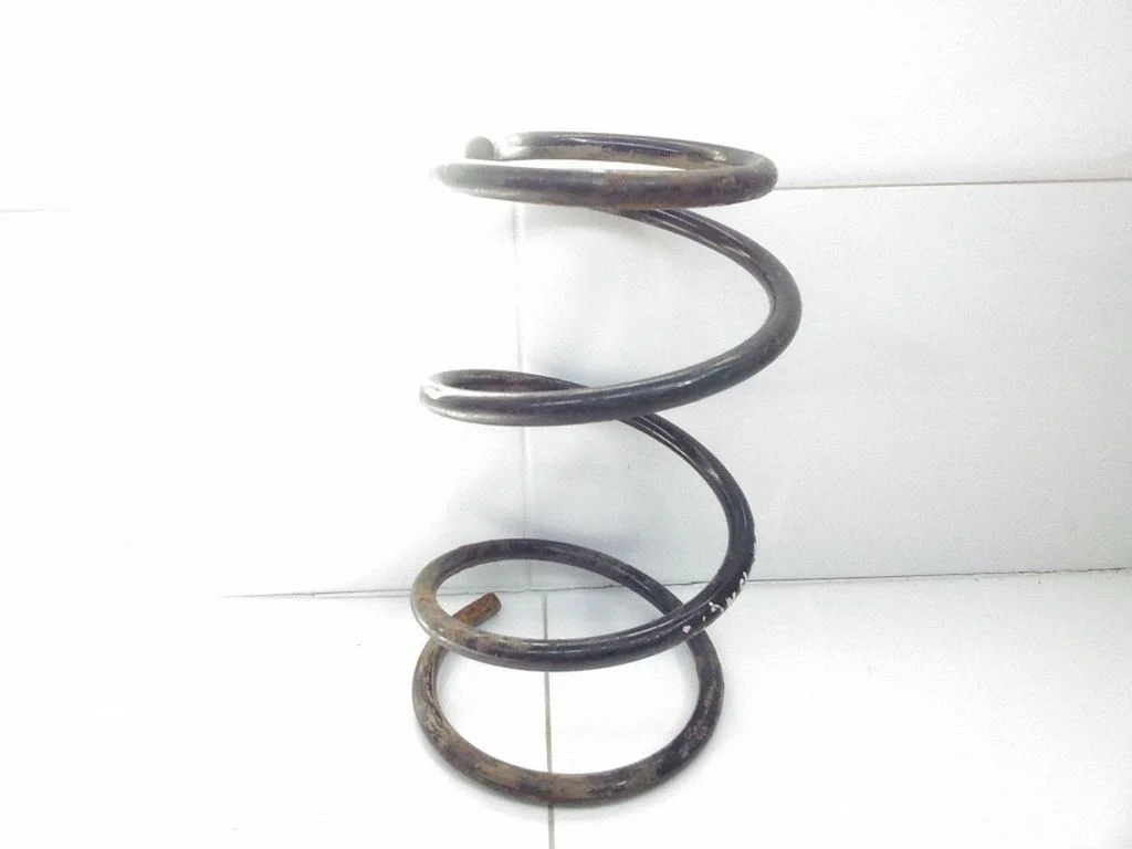Tagumine keerdvedru – Subaru Outback (1997-1998)