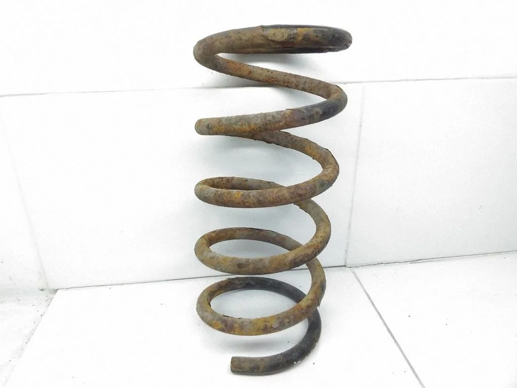 Rear coil spring – Mazda MPV II LW (1999-2007)