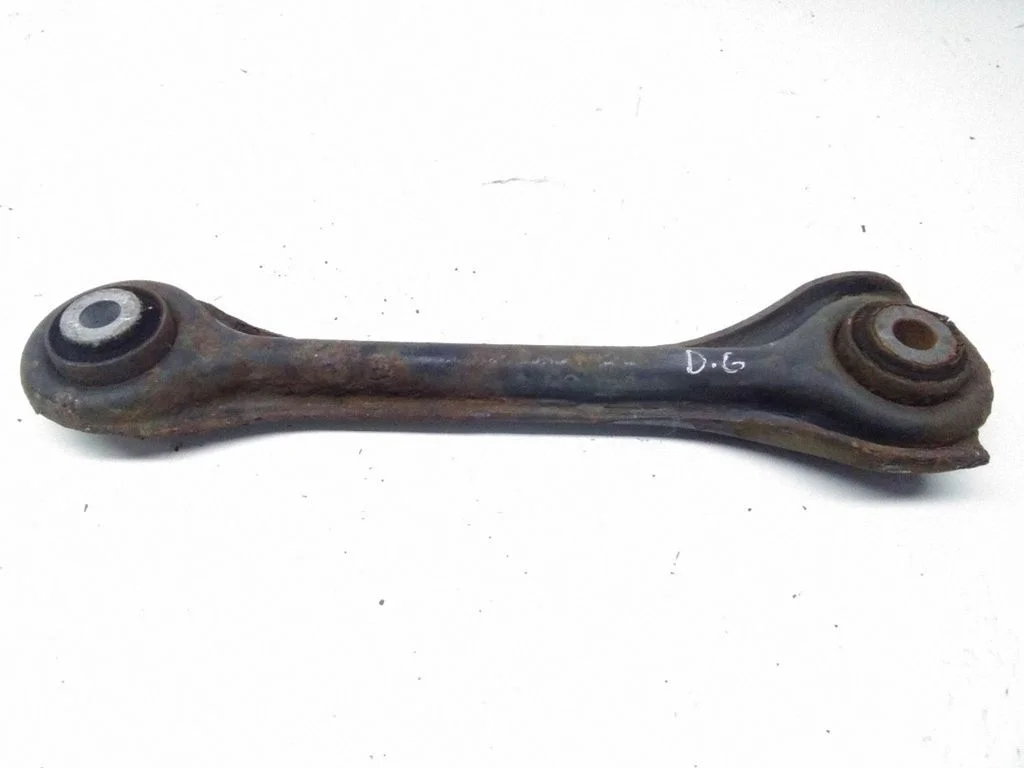 Rear control arm – right