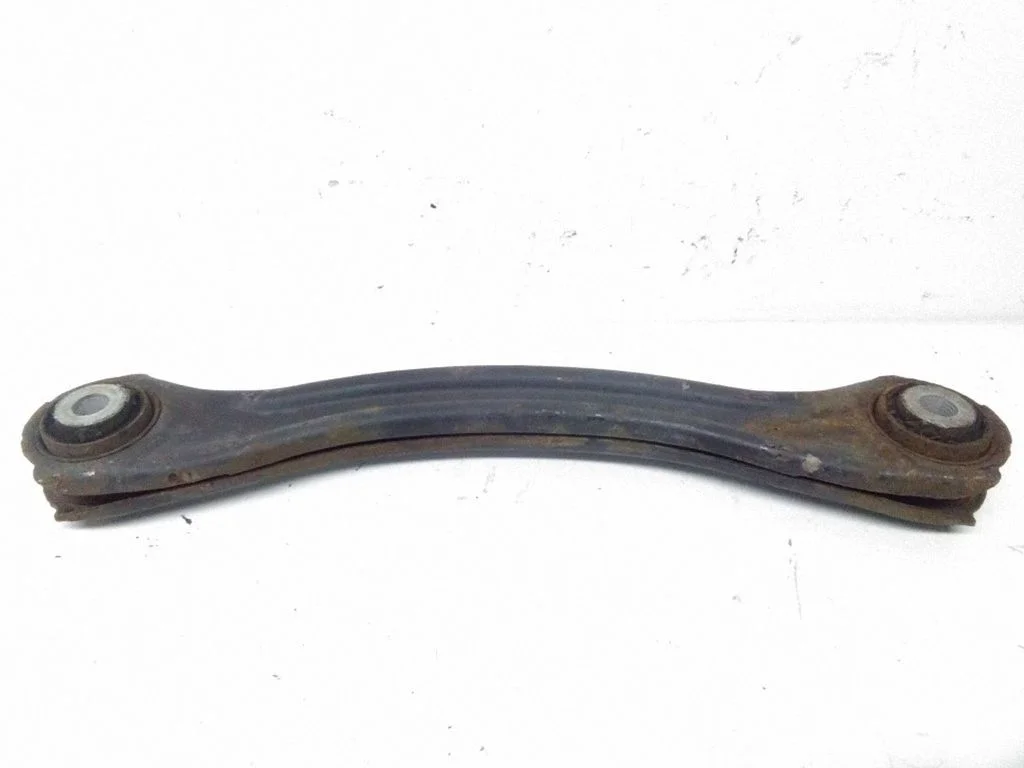 Rear control arm – left