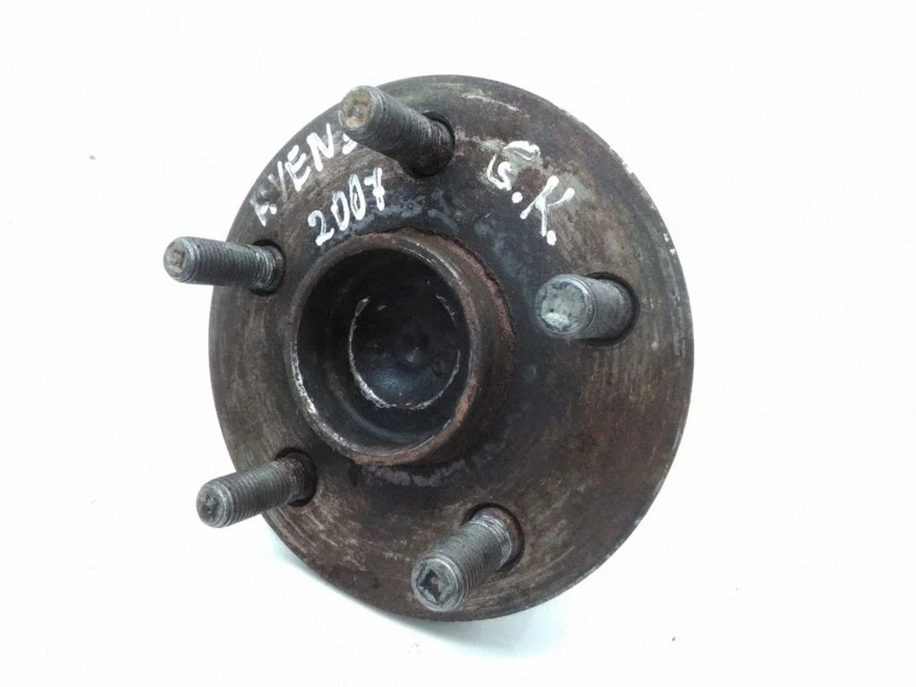 Rear wheel hub – left