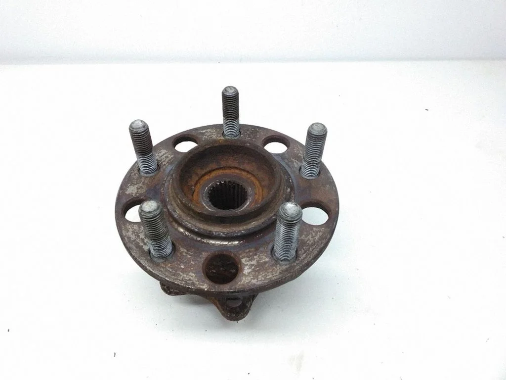 Rear wheel hub