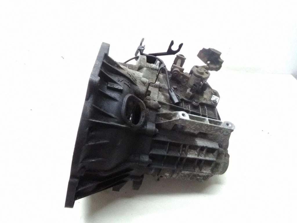 Manual 5 speed gearbox XS4R7F096
