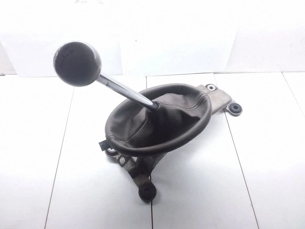 Gear selector mechanism 8030060