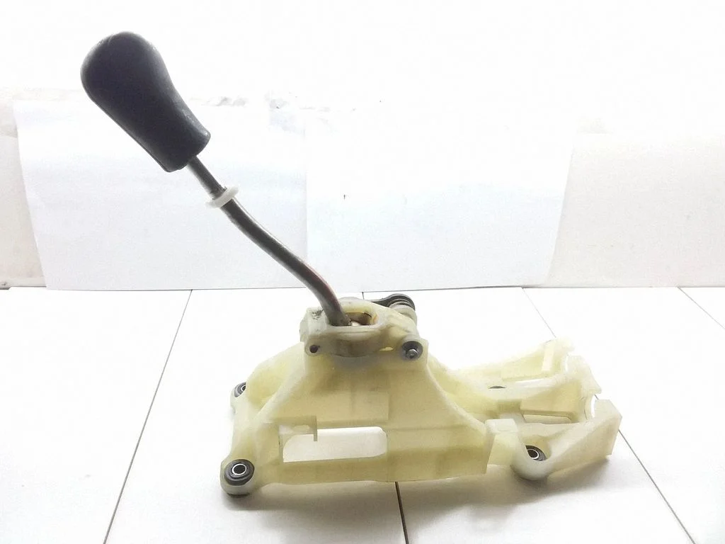 Gear selector mechanism – Toyota Avensis Verso (2001-2009)