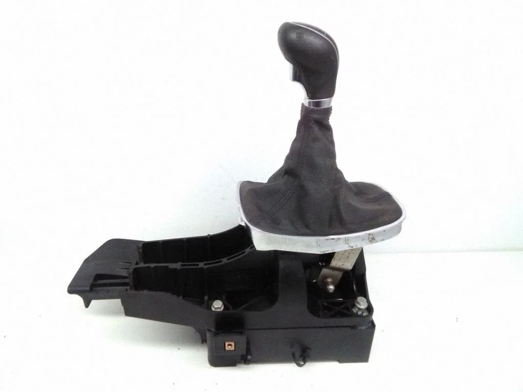 Gear selector mechanism 55563829