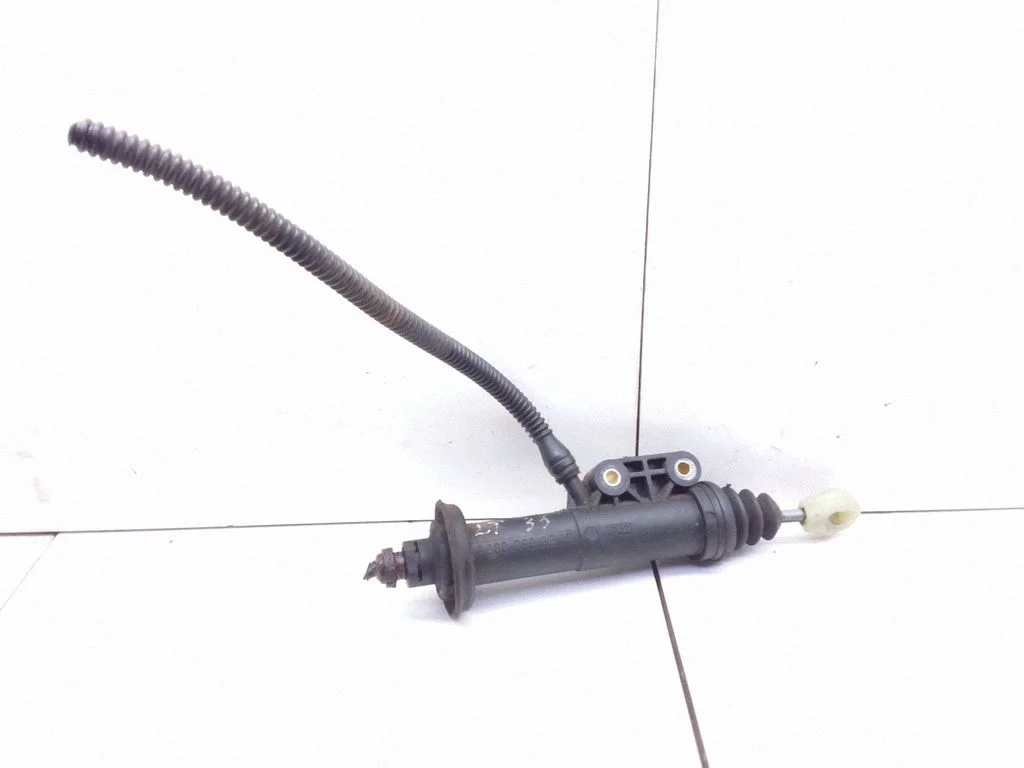 Clutch slave cylinder – Volkswagen Polo III 6N 6N2 6NF (1995-2001)