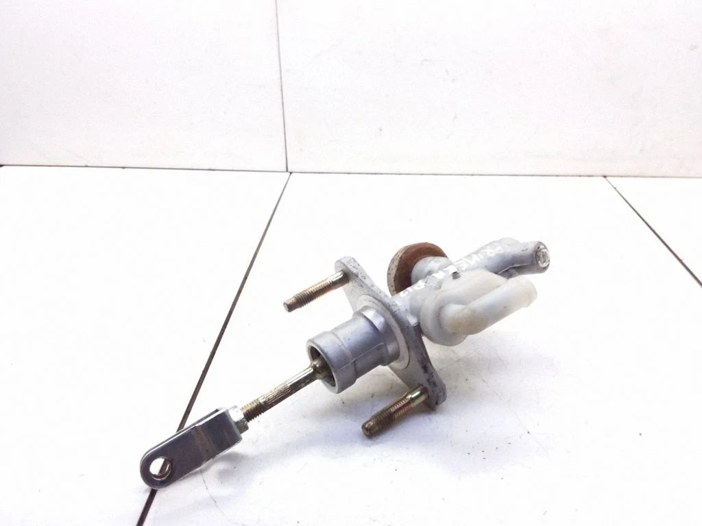 Clutch slave cylinder – Nissan Primera (2002-2007)