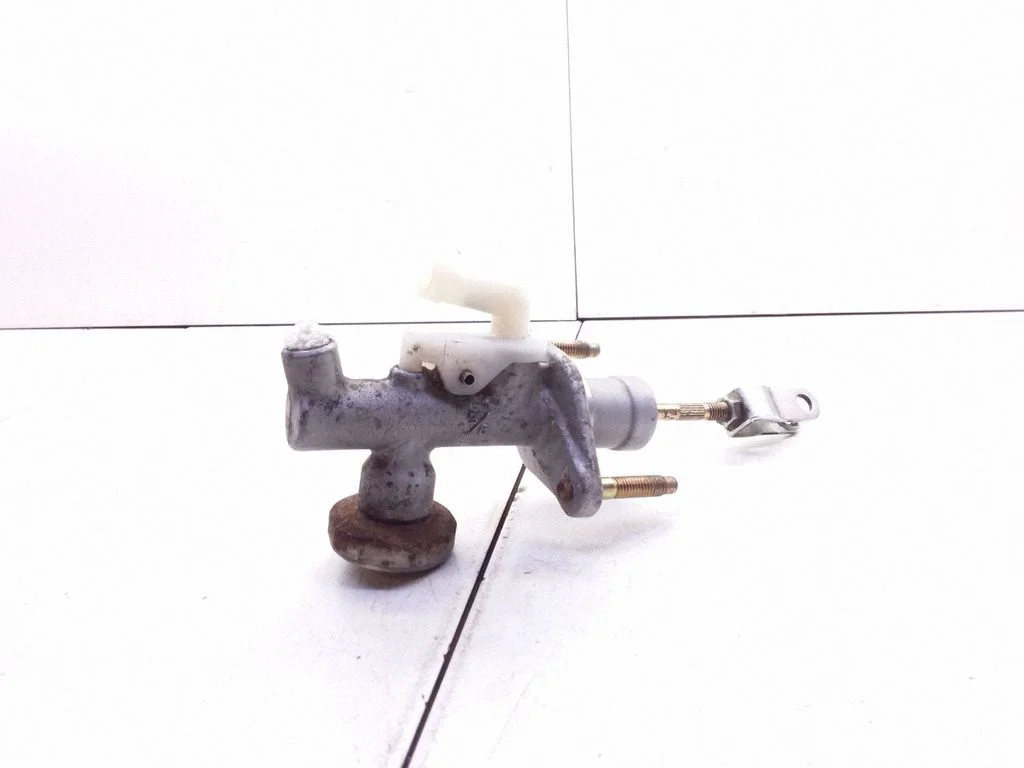 Clutch slave cylinder – Nissan Almera N16 (2000-2010)