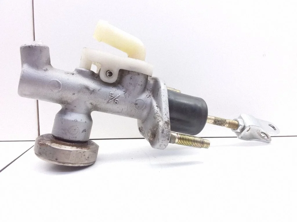 Clutch slave cylinder – Nissan Almera N16 (2000-2010)