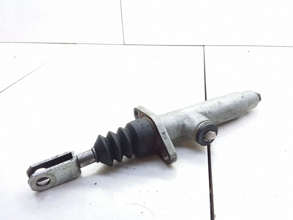 Clutch slave cylinder