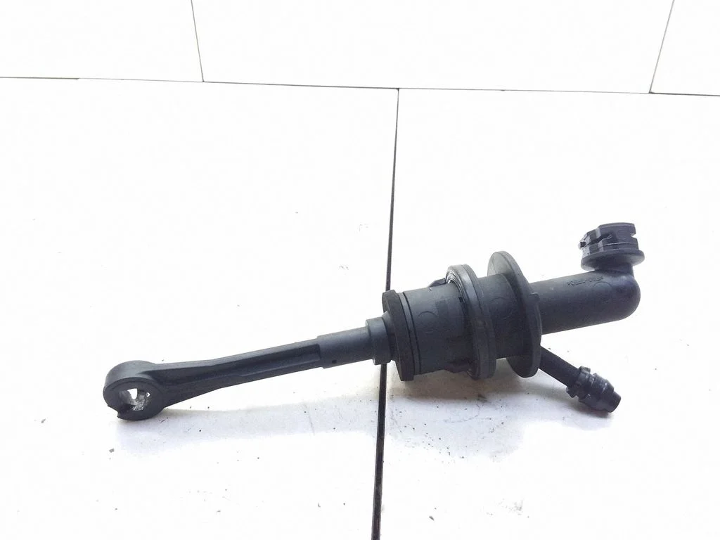 Clutch slave cylinder – Citroen C5 (2001-2004)