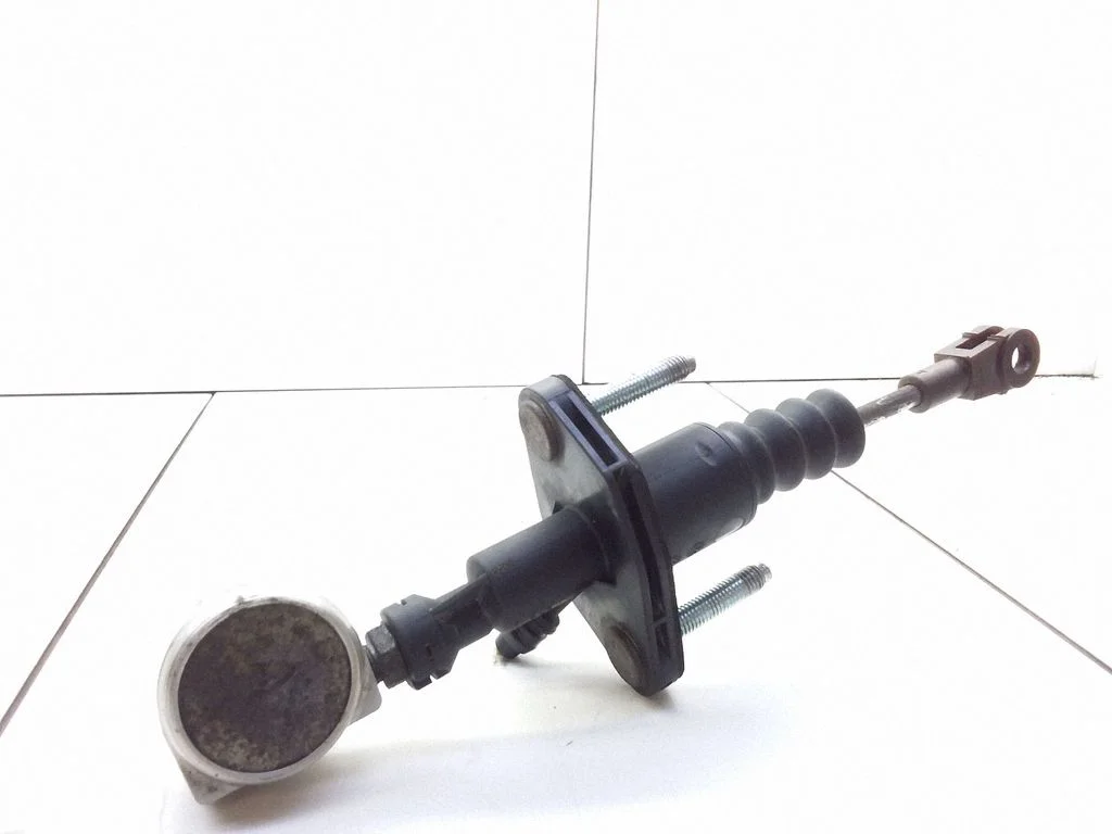 Clutch slave cylinder – Opel Astra G (1998-2009)