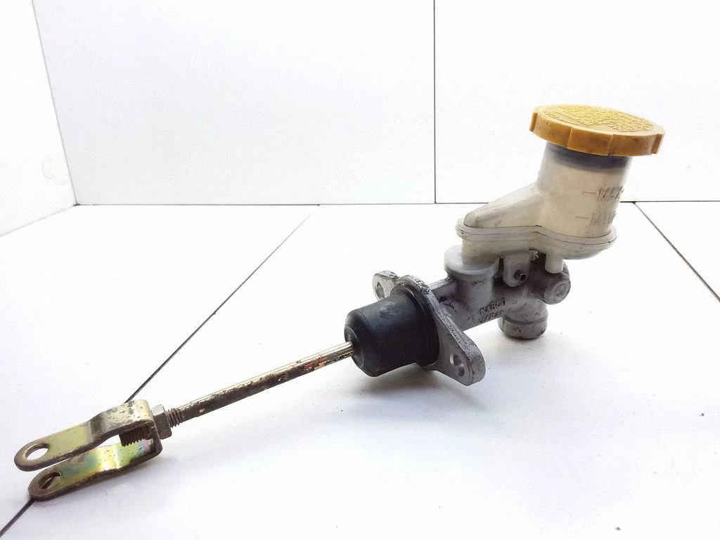Clutch slave cylinder – Subaru Forester SF (2000-2003)